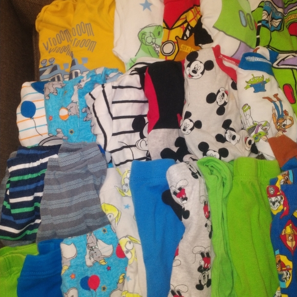 Boy pijamas bundle - Picture 5 of 16